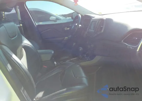 2019 Jeep Cherokee Latitude Plus 4X4 z USA, uszkodzony, nr VIN 1C4PJMLB5KD134255